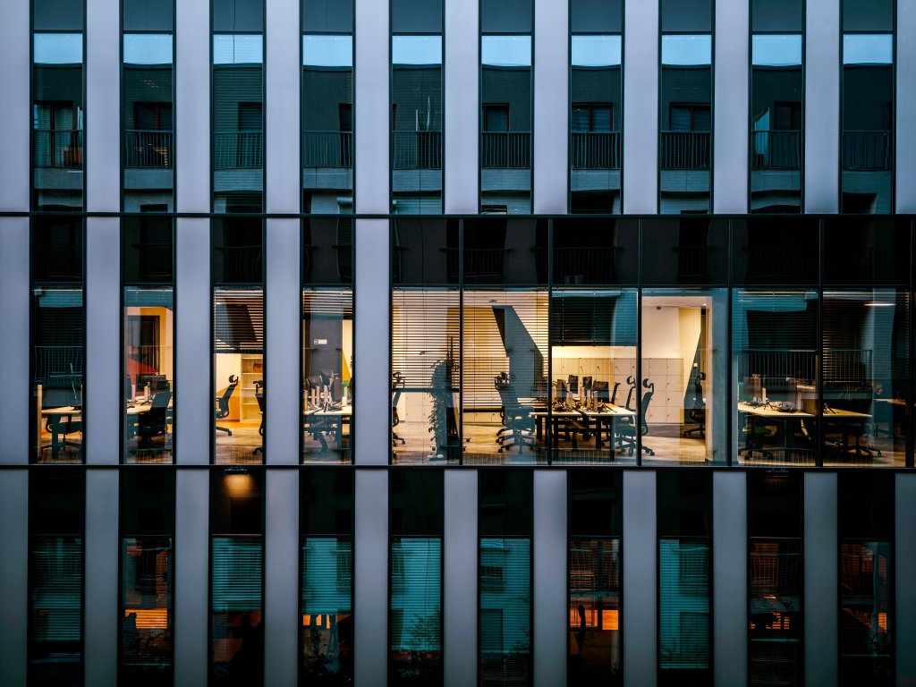 Das aktuelle Bild hat keinen Alternativtext. Der Dateiname ist: komarov-egor-io5clS15h9Q-unsplash-scaled.jpg